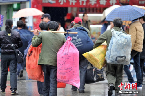 聚焦春節(jié)“恐歸族”：近鄉(xiāng)情怯，恐懼何來？(圖)